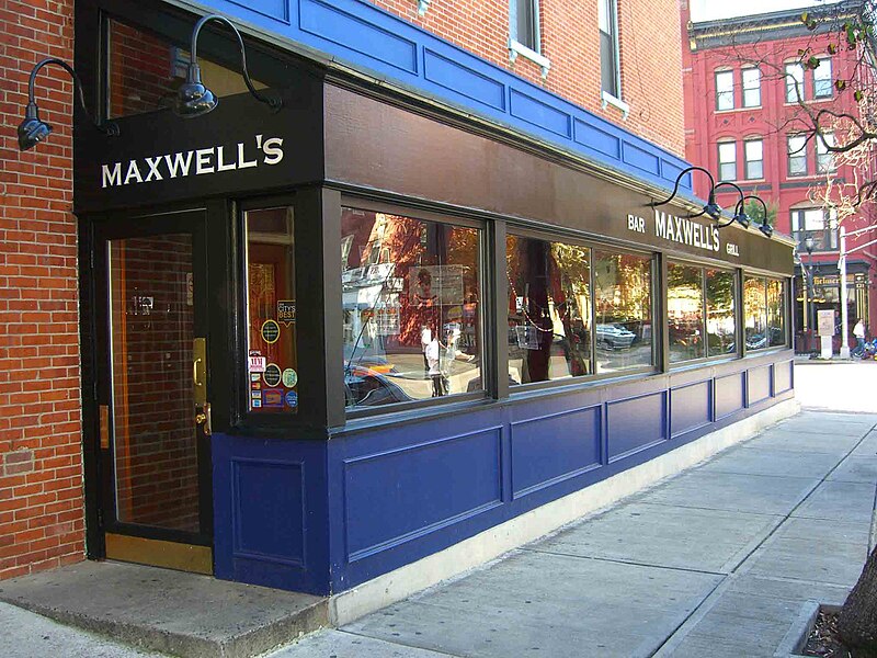 File:11.7.11Maxwell'sByLuigiNovi3.jpg