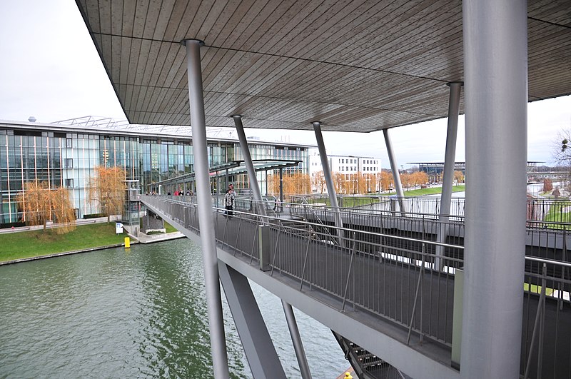 File:12-01-03-autostadt-by-RalfR-164.jpg