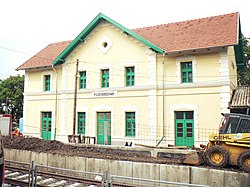 150523 Pilisvörösvár állomásépület felújítás alatt.JPG