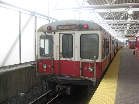 ไฟล์:1700_series_stock_on_MBTA_Red_Line.jpg