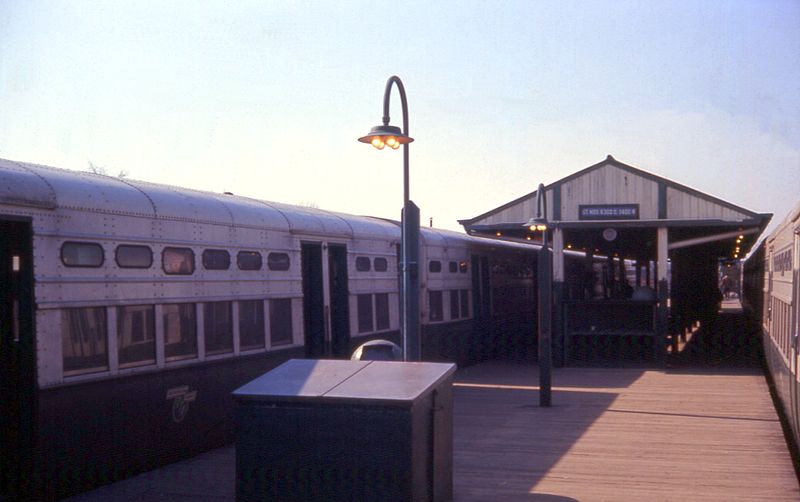 File:19690200 46 CTA Englewood L @ Loomis Ave..jpg