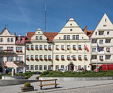 Bürgerhäuser am Ring mit Rathaus