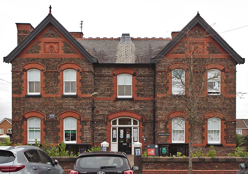 File:20 New Hall, Fazakerley.jpg