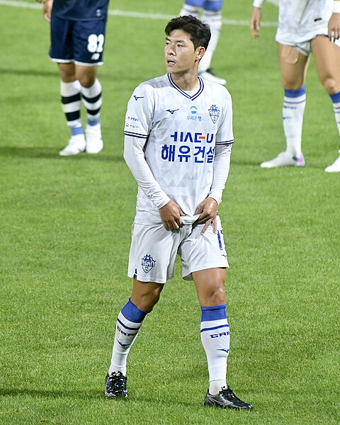 File:230731 서울 이랜드 FC vs 충남 아산 FC (김성주).jpg - Wikipedia