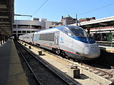 27.–28. KW Der Acela Express 2031 der US-amerikanischen Bahngesellschaft Amtrak in Boston. Die Hochgeschwindigkeitszüge verkehren seit 1999 auf der Strecke Washington, D.C. (Union Station)–New York City (Penn Station)–Boston (South Station).