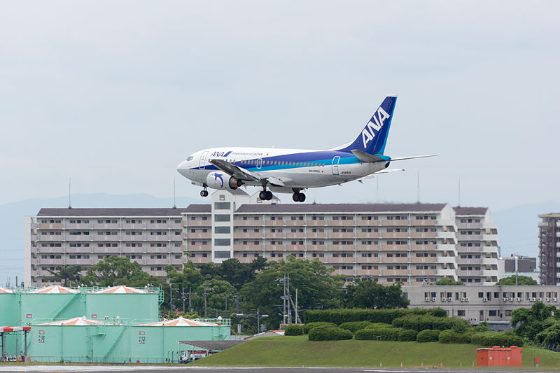 File:ANA Wings, B737-500, JA8419 (18045886483).jpg