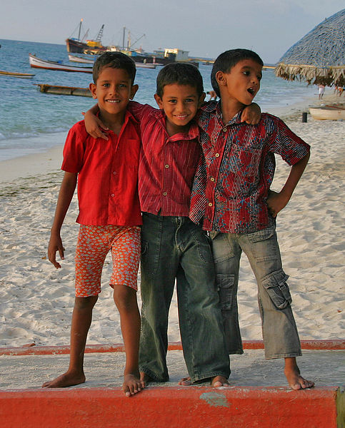 File:A group of children on a beach at Kavaratti, Lakshadweep.jpg