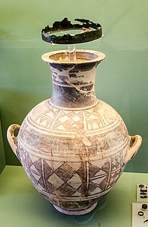 A warrior's urn cremation 900-850 BC.jpg