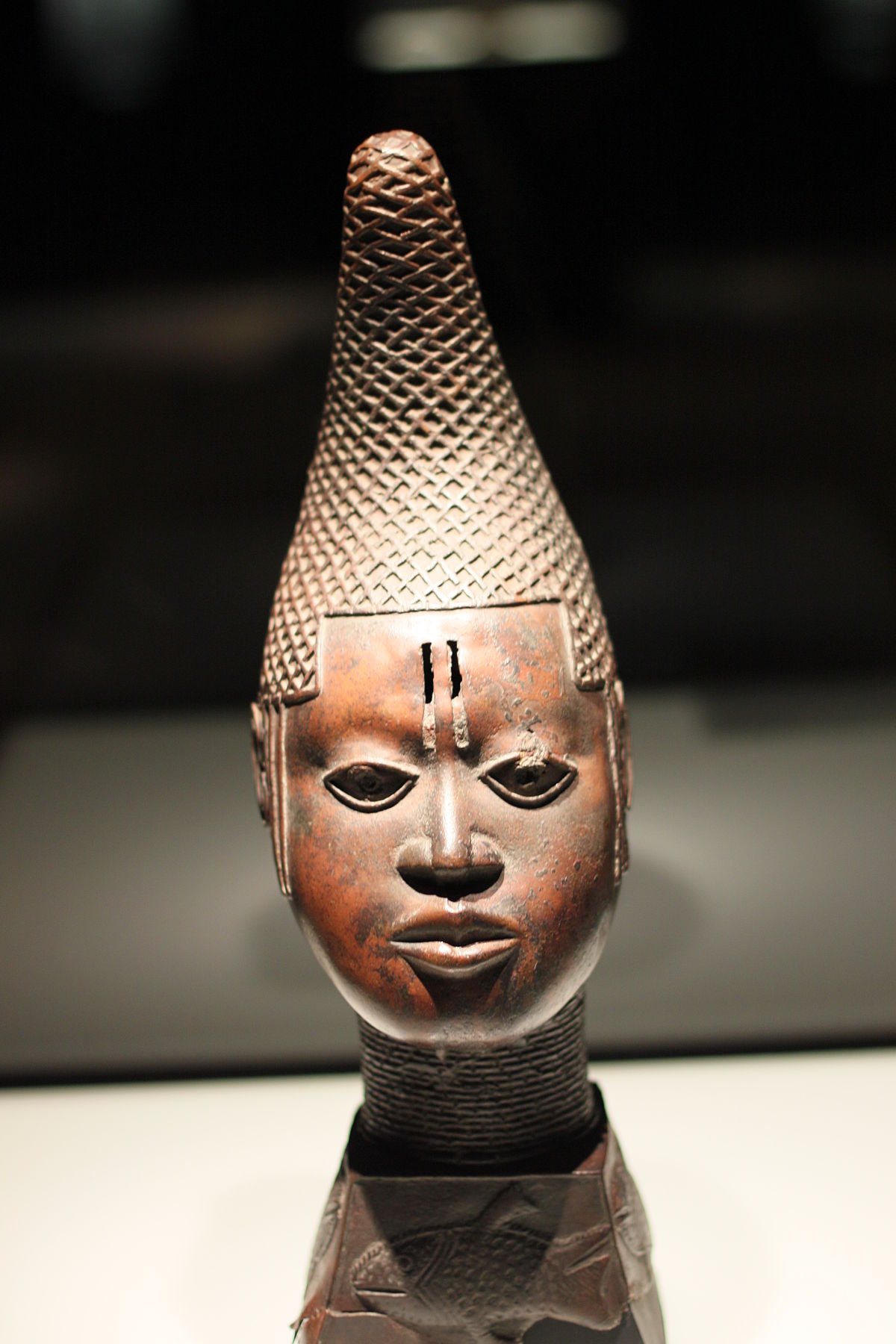 Schuldenaar toenemen Dierbare Bronzen beelden uit Benin - Wikipedia