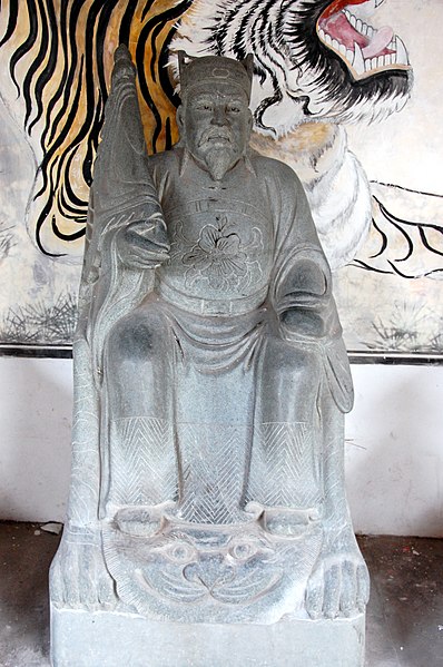 A stone statue of Song Jiang at Hengdian World Studios.