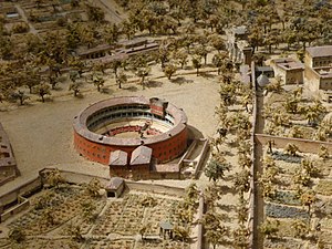 Puerta de Alcalá'nın yanındaki eski boğa güreşi arenası.  Madrid modeli.