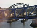 Arch Bridge on Tyne River Newcastle - panoramio.jpg