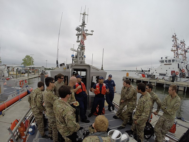 File:Army National Guard Special Forces train with USCG 150427-A-KC506-378.jpg