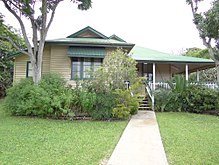 Atherton State School Head Teacher's Residence Atherton State School Head Teacher's Residence (former) (2013).jpg