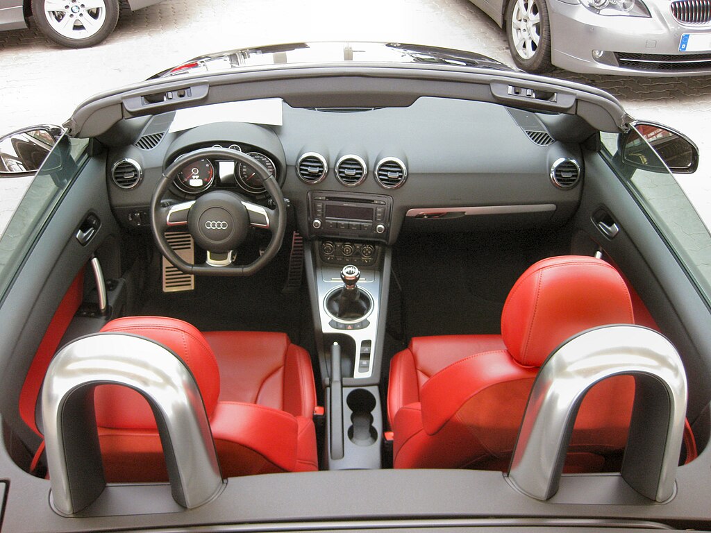 File:Audi TT Roadster Interieur.JPG - Wikimedia Commons