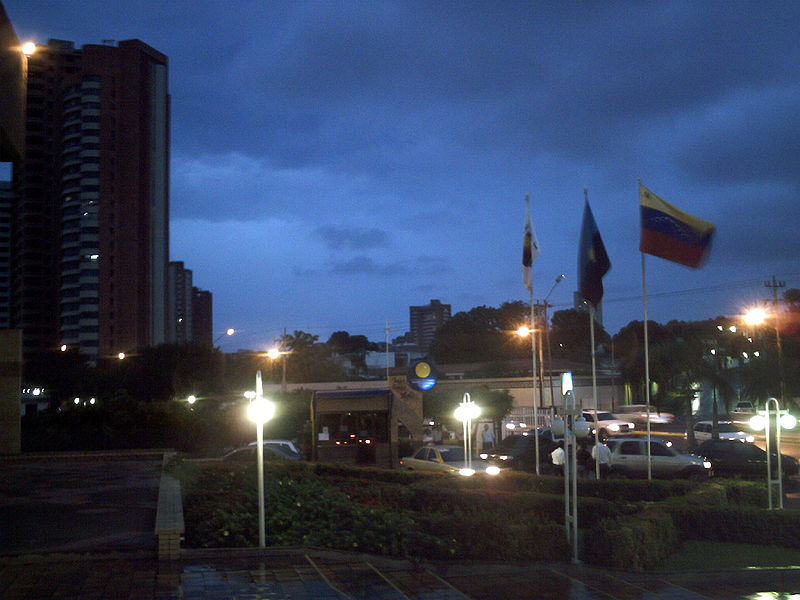 File:Avenida el Milagro 2.JPG