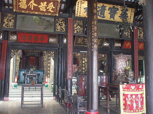 Inside of Đình Minh Hương Gia Thạnh (明鄕嘉盛會館, "Ming Ancestry Assembly Hall"), a temple established in 1789 by Hoa people