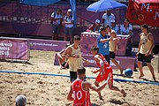 Deutsch: Beachhandball bei den Olympischen Jugendspielen 2018; Tag 4, 10. Oktober 2018; Jungs, Vorrunde, Gruppe B - Italien-Argentinien 1:2 English: Beach handball at the 2018 Summer Youth Olympics at 10 October 2018 – Boys Preliminary Round Group B‎ – Italy-Argentina 1:2