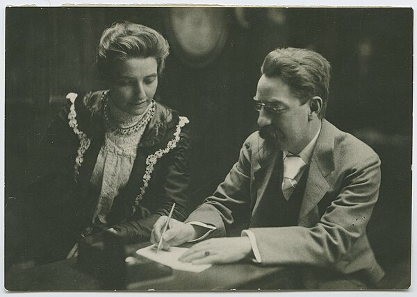 Beatrice and Sidney Webb, c. 1895; they were among Bondfield's early socialist acquaintances.