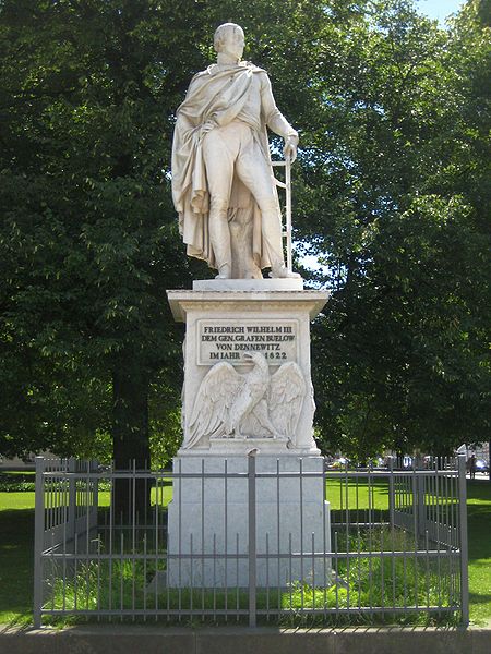 Berlin, Mitte, Bebelplatz, Denkmal General Friedrich Wilhelm von Bülow 01