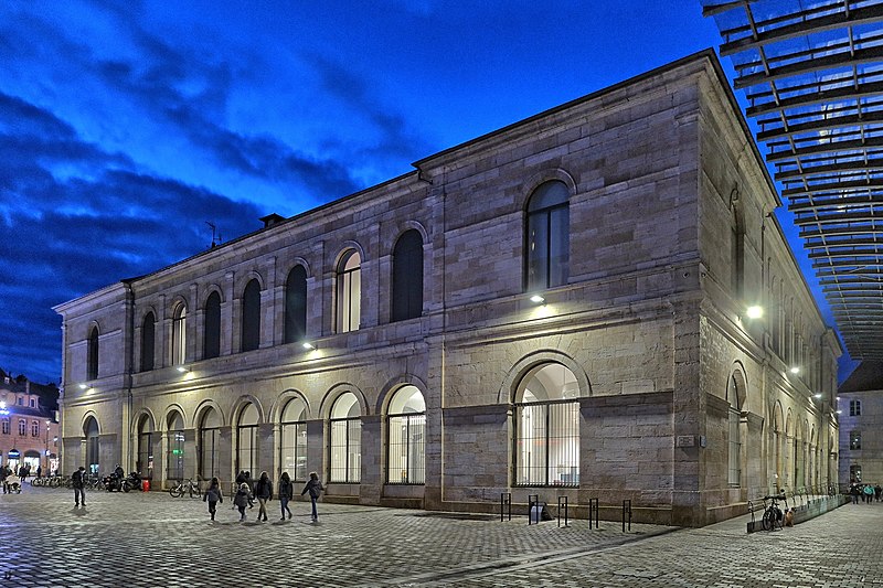 File:Besançon, le musée (façade rue Gustave Courbet).jpg