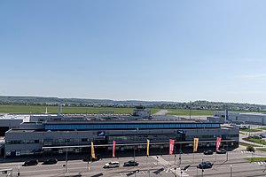 Flughafen Saarbrücken: Verkehrsanbindung, Geschichte, ArchitekturEinrichtungen