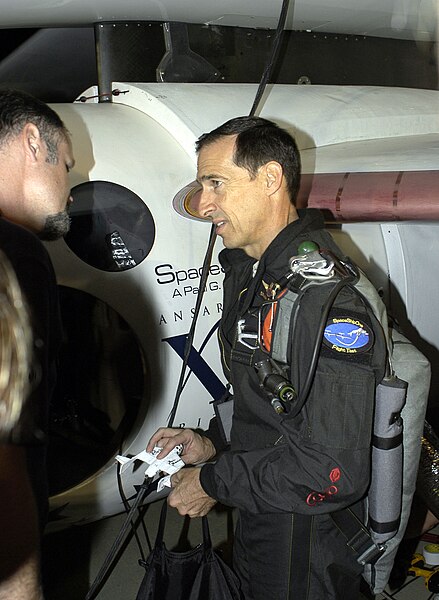 File:Brian Binnie flight preflight before the final SpaceShipOne flight 17P photo Don Ramey Logan.jpg