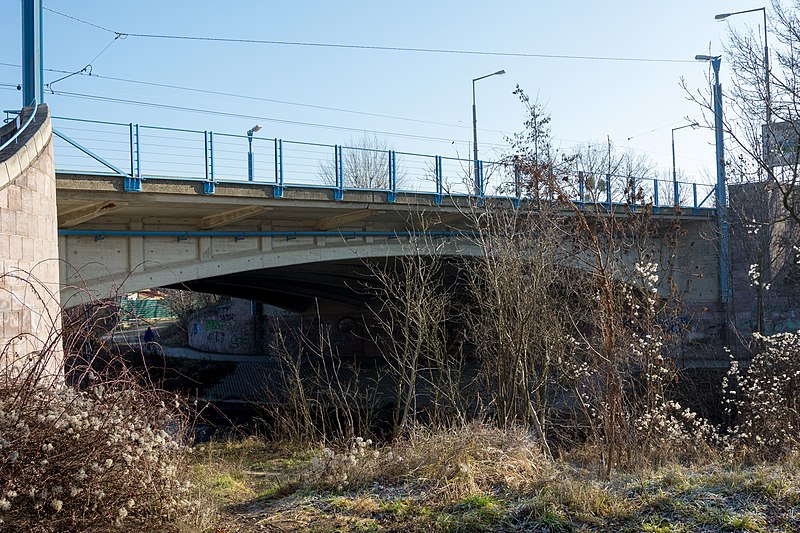 File:Bruecke Prager Strasse Marchfeldkanal.jpg