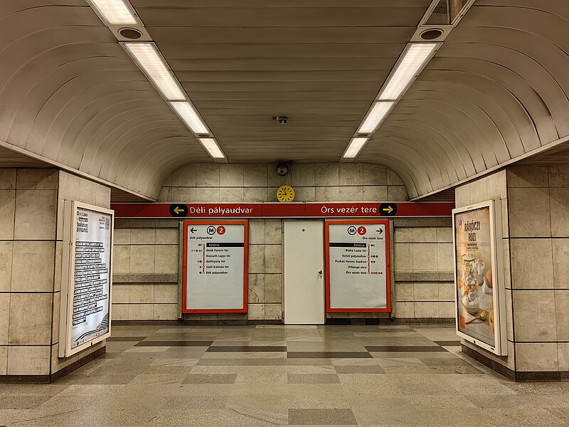 File:Budapest, M2 metró, Astoria, 12.jpg
