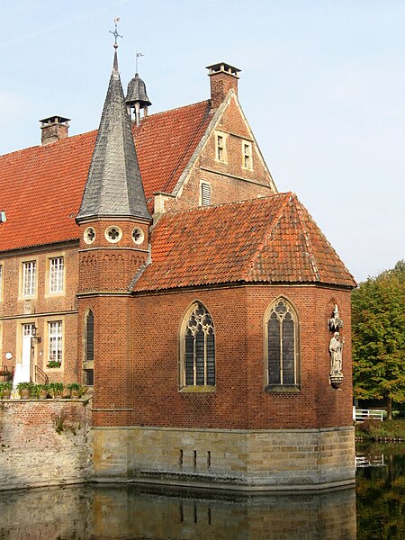 File:Burg Hülshoff Havixbeck-7.jpg