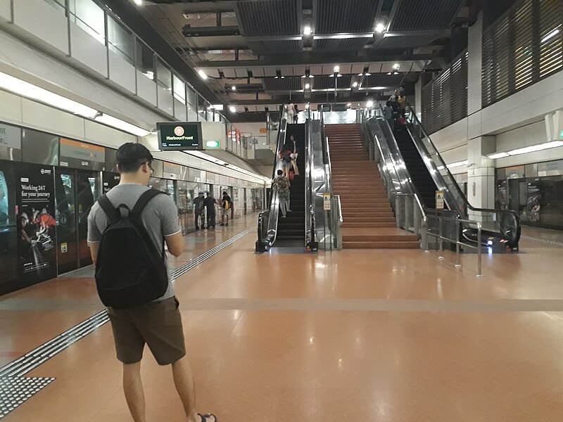 File:CC16 Marymount MRT station.jpg