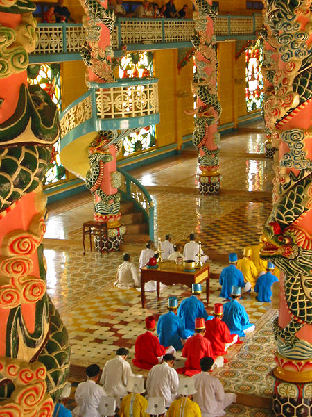 Tập_tin:Cao_Dai_temple_(Vietnam).jpg