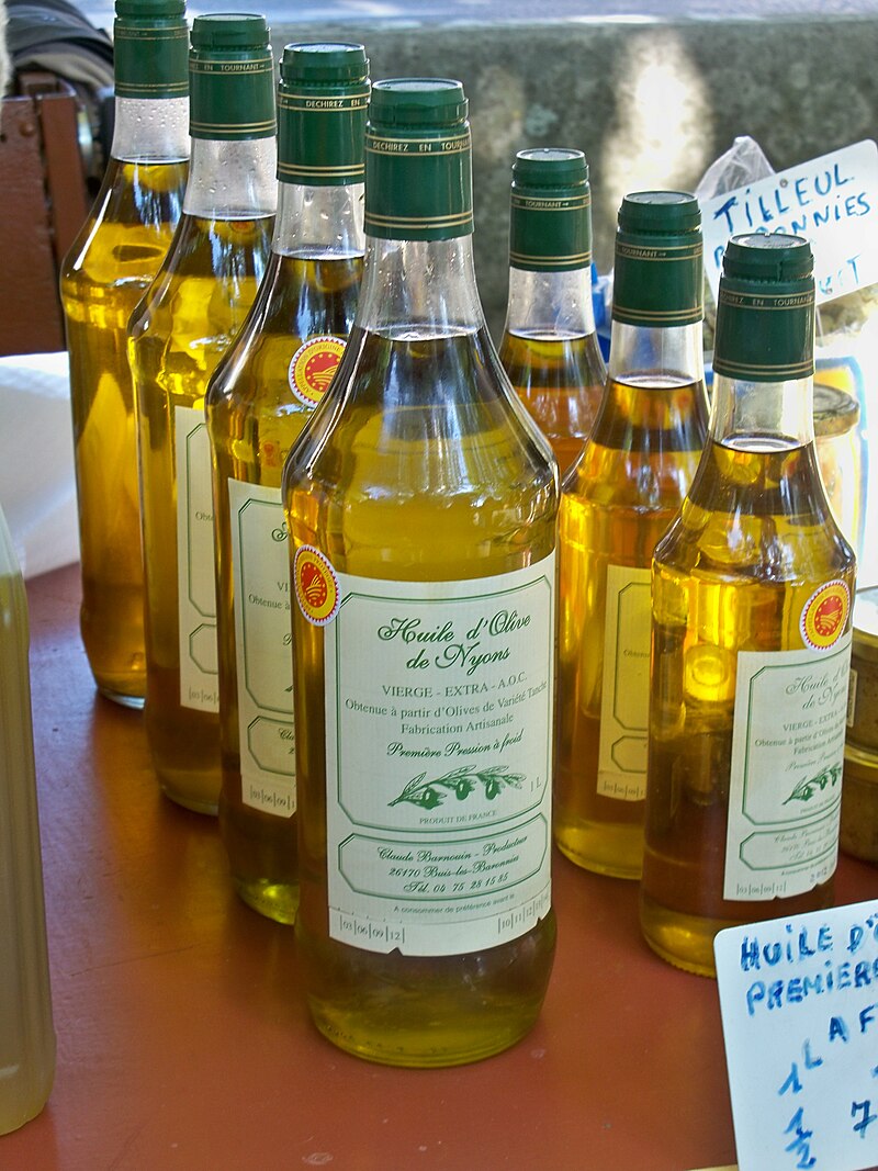 Huile d'olive de Nyons 800px-Carpentras_-_March%C3%A9_olive_d%27olive_de_Nyons