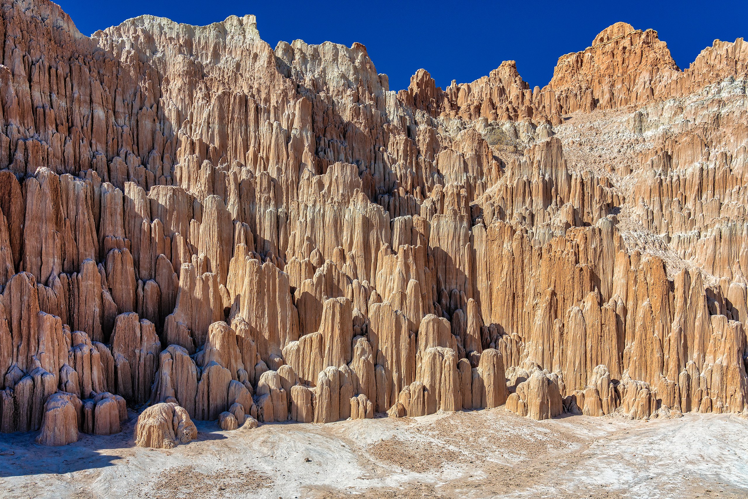 File:Cathedral Gorge State Park, NV (49623743866).jpg - Wikimedia Commons