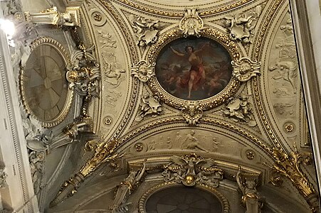 Techo neoclásico de la escalera Mollien del palacio del Louvre, diseñado por Hector Lefuel en 1857 y pintado por Charles Louis Müller en 1868-1870[13]​