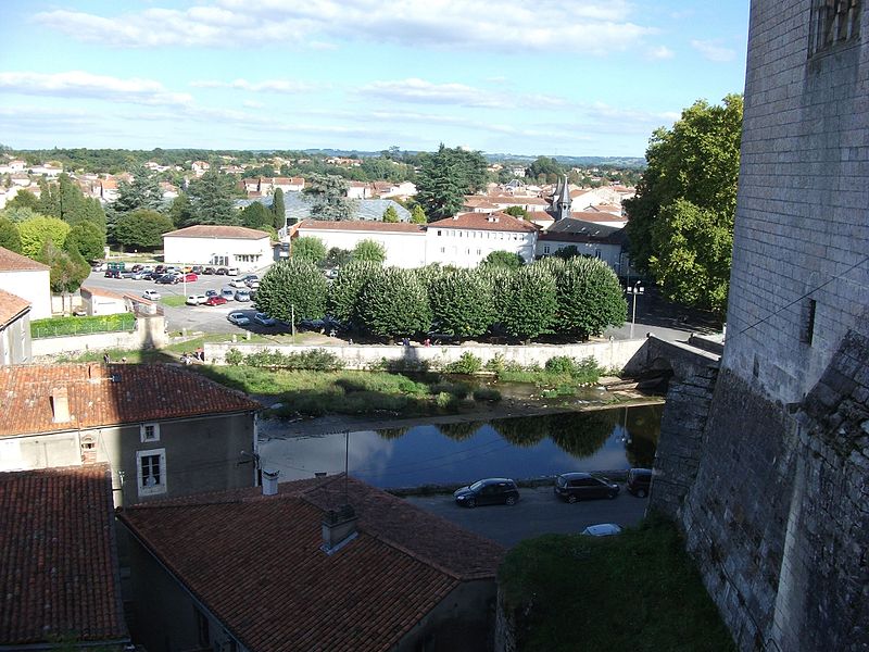 File:Château de la Rochefoucauld 76.jpg