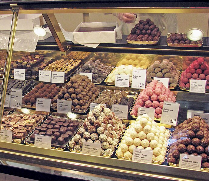 File:Chocolate in KaDeWe.jpg
