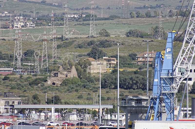 File:Civitavecchia 2019 -Porto e Navi- by-RaBoe 068.jpg