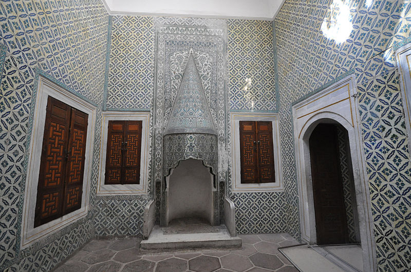 File:Cobalt blue Iznik tiles - Harem - Topkapi Palace (8396690596).jpg