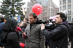 Daan Nieber Daan Nieber voor PowNews in Amsterdam.jpg