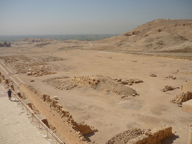 File:Deir el-Bahari1.JPG