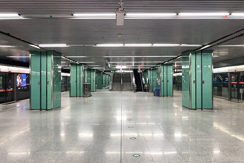 File:Departures platform of L5 Songjiazhuang Station (20210220162108).jpg