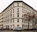 Mietshaus in geschlossener Bebauung und in Ecklage