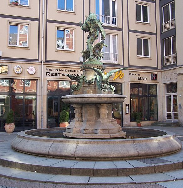 File:Dresden Gaensedieb-Brunnen.jpg