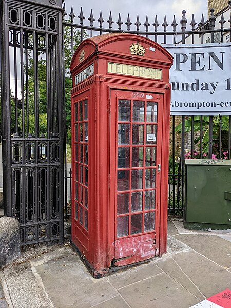 File:Easternmost K2 Telephone Kiosk Outside Brompton Cemetery.jpg
