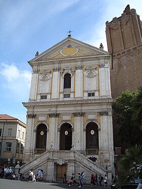 A igreja com a Torre da Milícia à direita