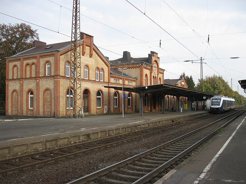 File:Elze Bahnhof.jpg