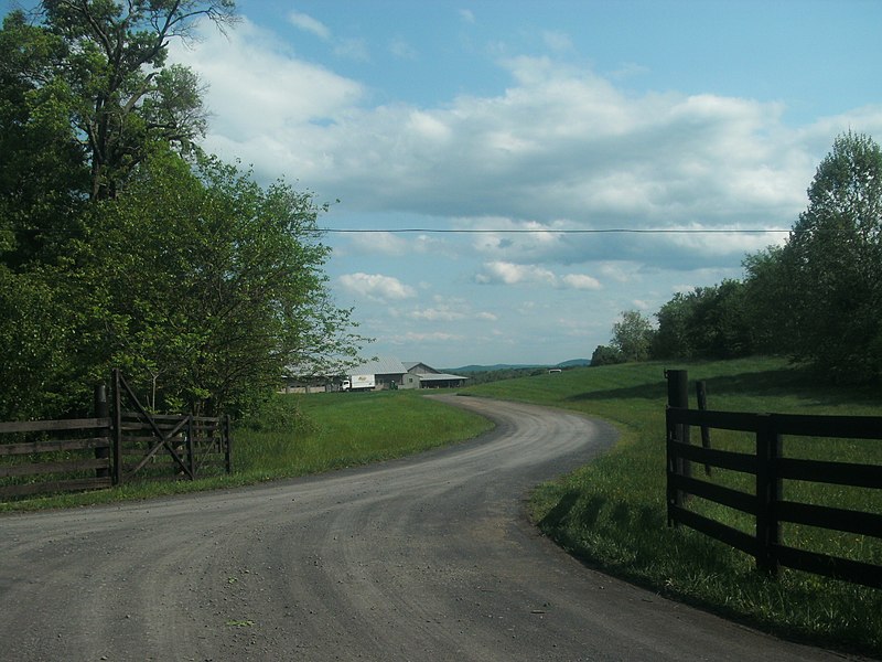 File:Entrance to Sunnyside Farm.JPG