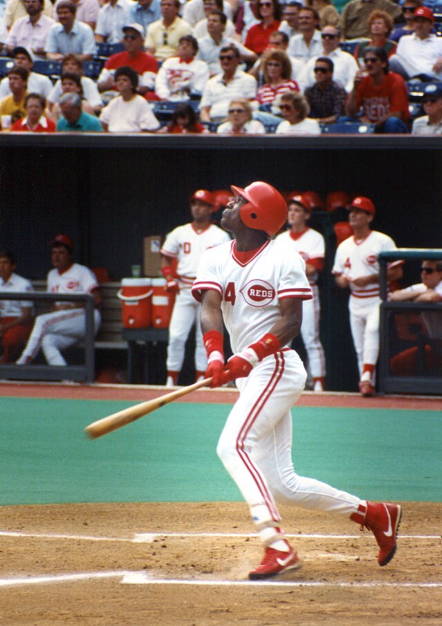 Eric Davis of the Cincinnati Reds walks with teammate Paul O'Neill