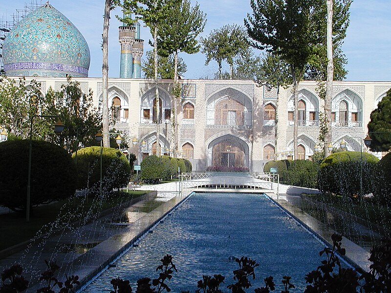 File:Esfahan (Iran) Abbasi Hotel.JPG